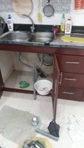 bồn rửa chén với ống thoát bị hỏng tại Tân Bình