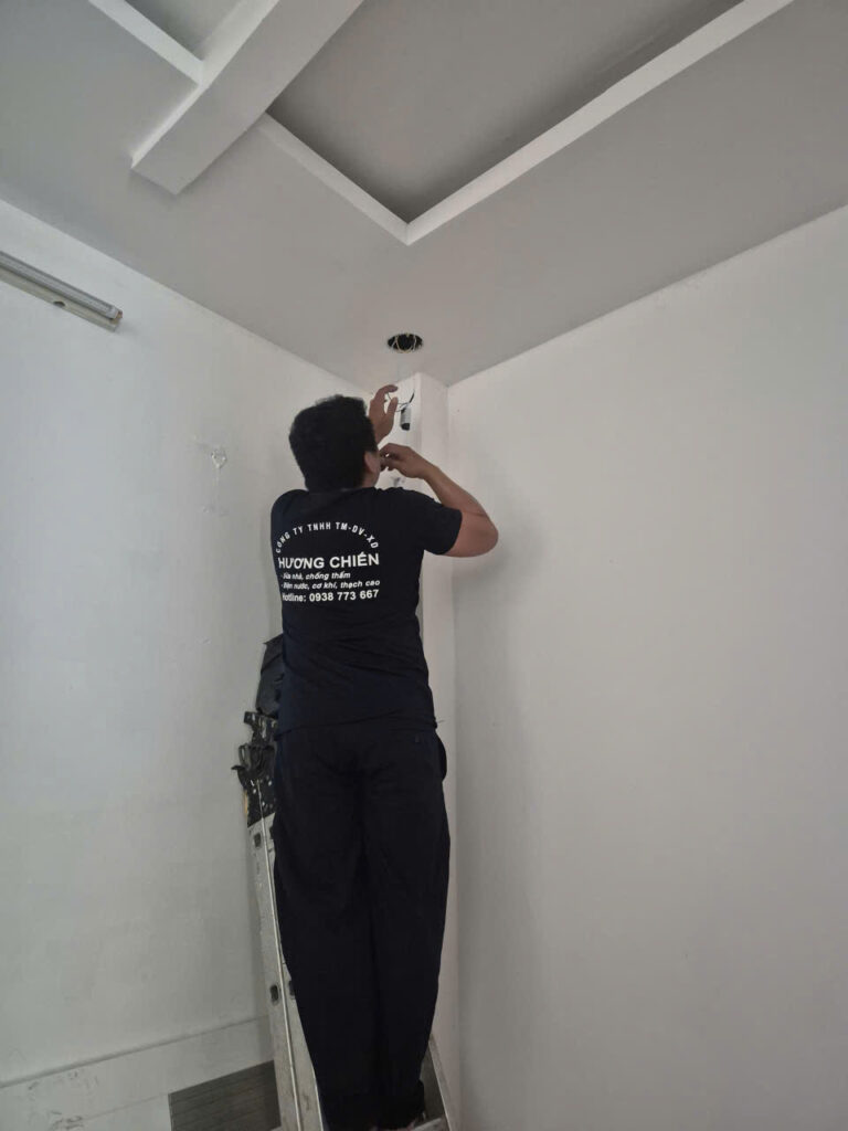 Thợ sửa điện nước tại khu dân cư Vạn Phúc